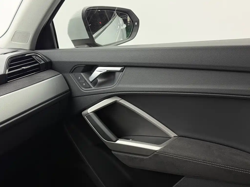 Audi Q3 2023 — фото 11