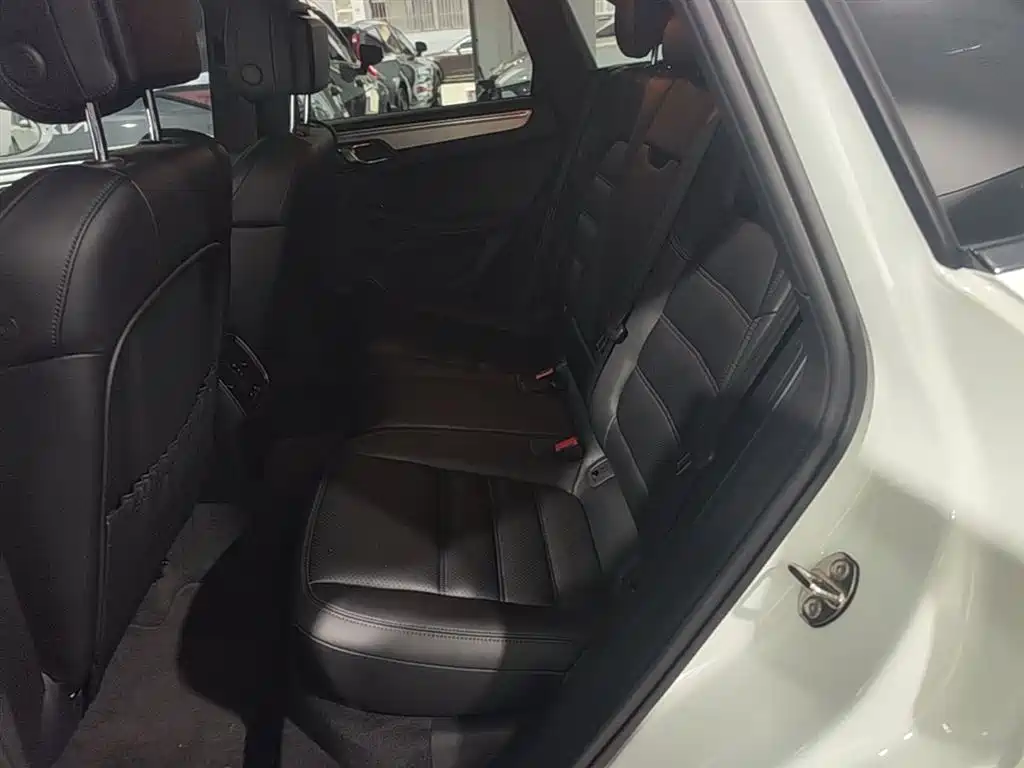 Porsche Macan 2015 — фото 17