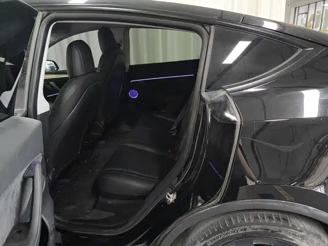 Tesla Model Y 2021 — фото 12