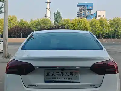 Geely Emgrand 2021