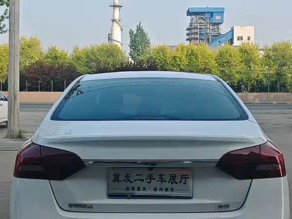 Geely Emgrand 2021