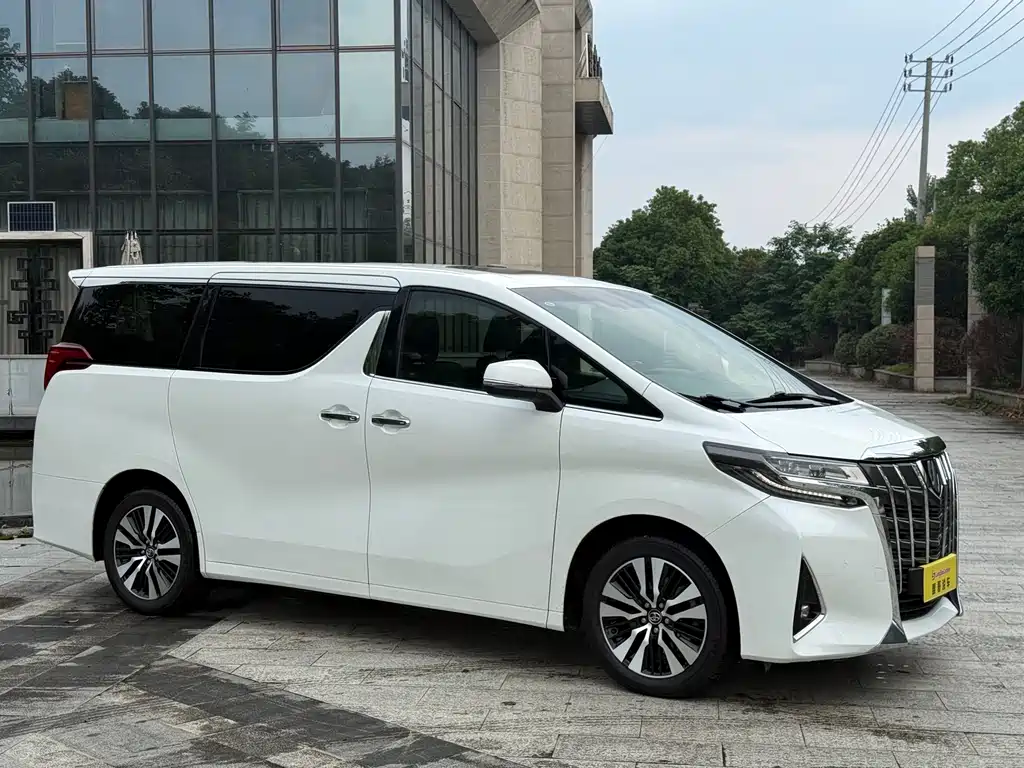 Toyota Alphard 2018 — фото 3