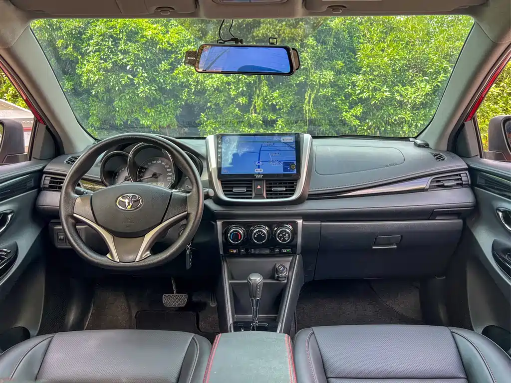 Toyota Yaris L 2020 — фото 12