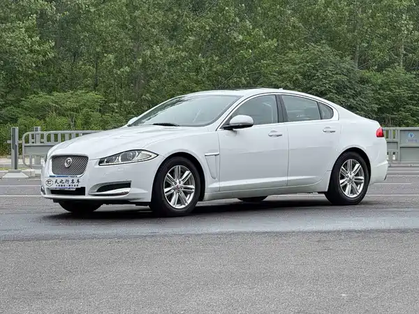 Jaguar XF 2015