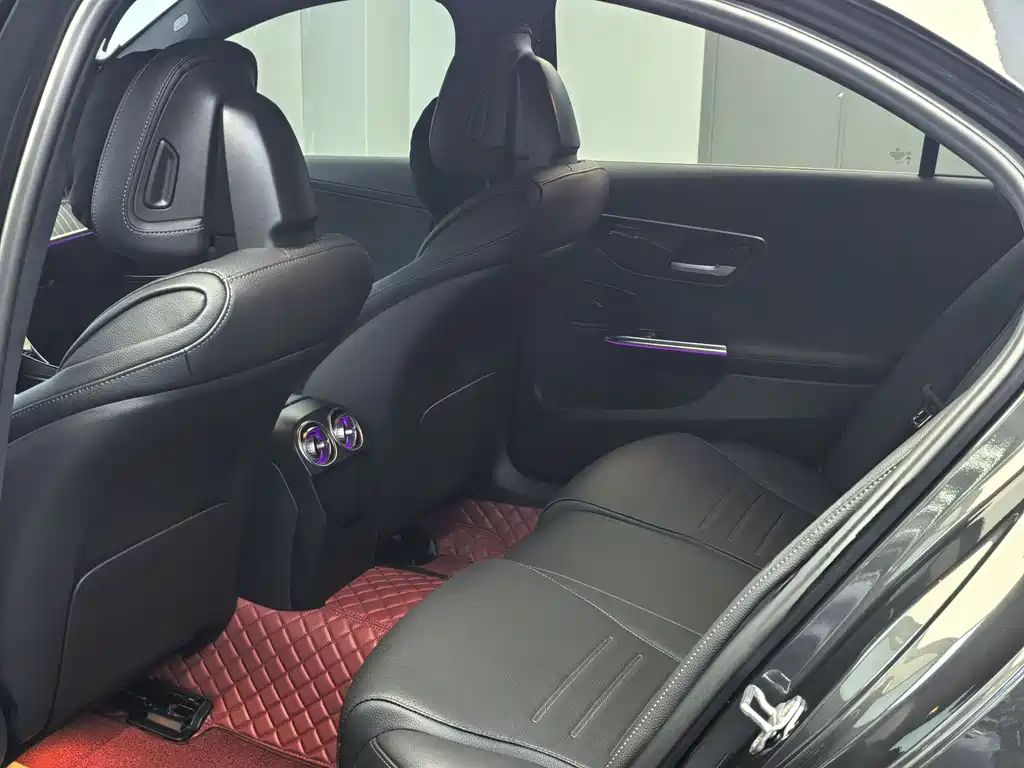 Mercedes-Benz C-Class 2023 — фото 13