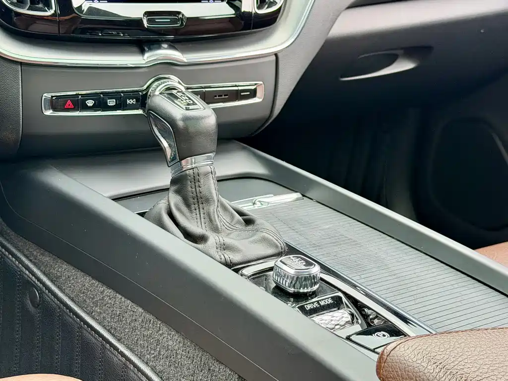 Volvo XC60 2020 — фото 18