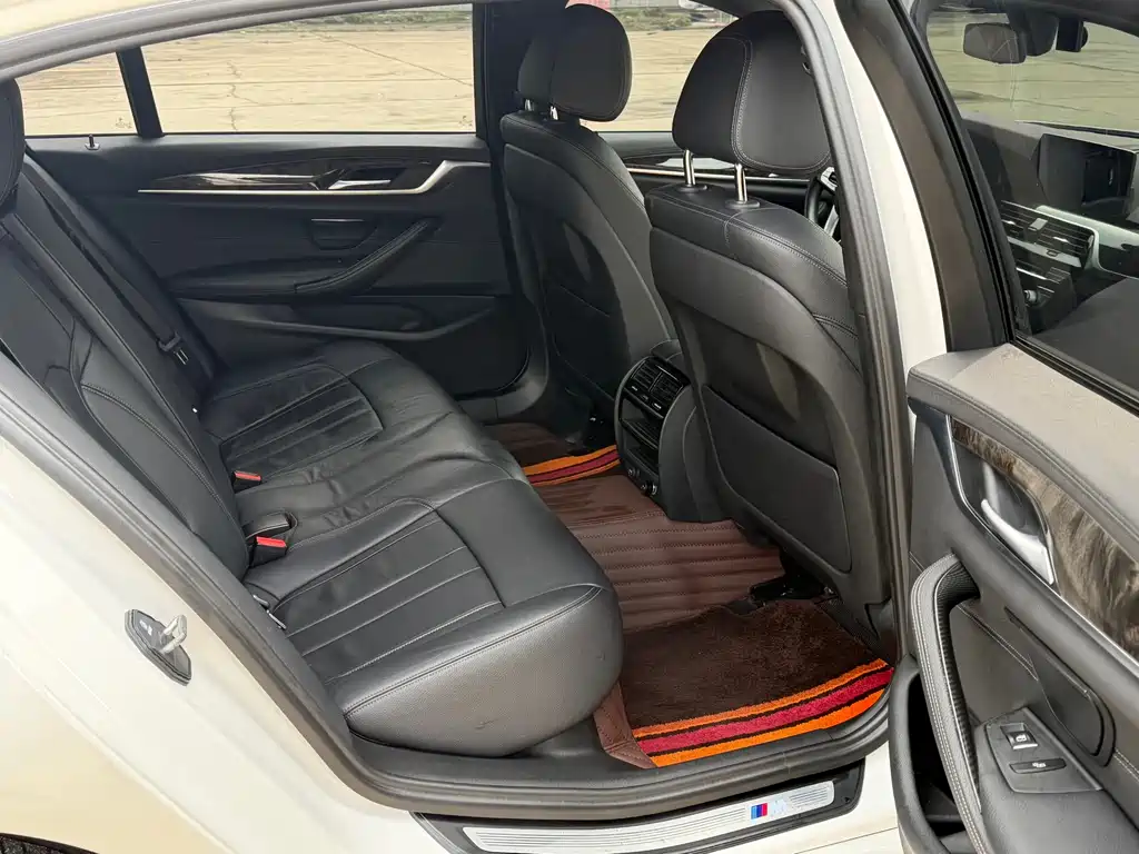 BMW 5 Series 2018 — фото 17