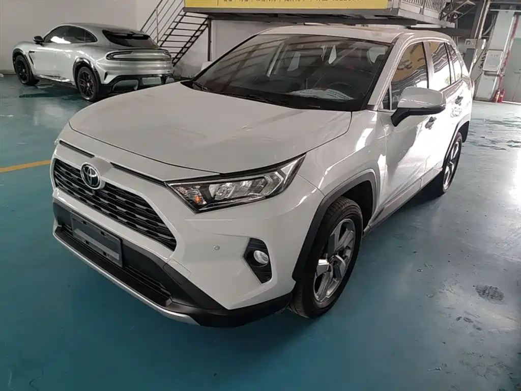 Toyota RAV4 2020 — фото 1