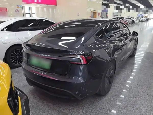 Tesla Model 3 2024