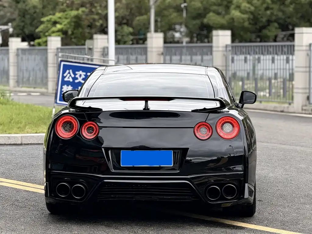 Nissan GT-R 2011