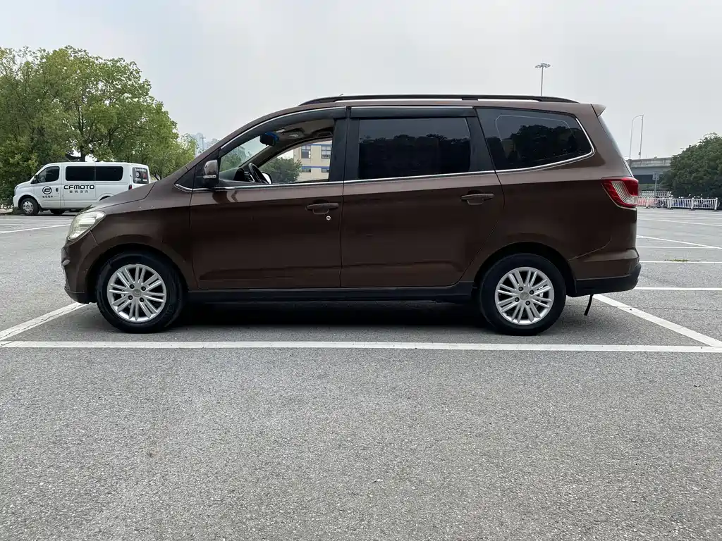 Wuling Hongguang 2016 — фото 10