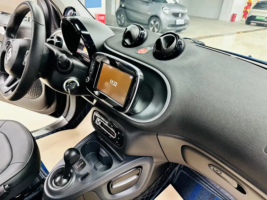 smart Fortwo 2018 — фото 26