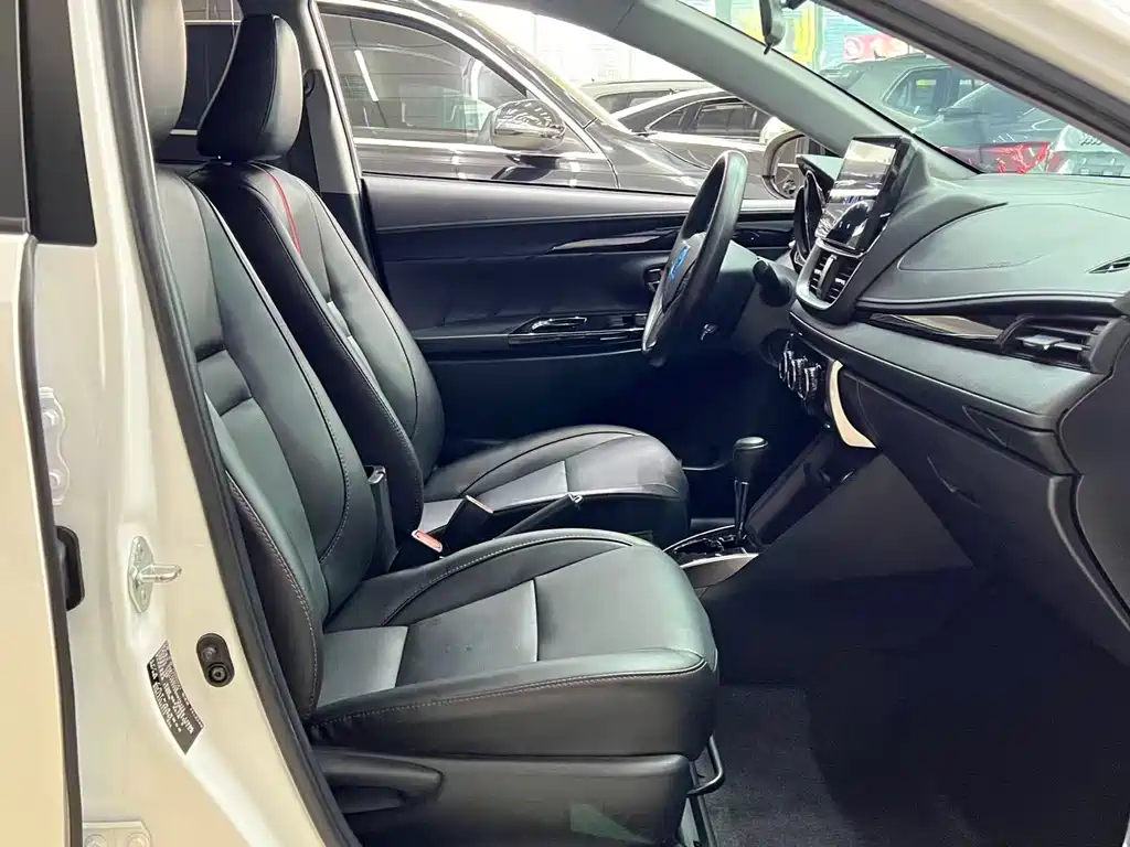 Toyota Yaris L 2023 — фото 18