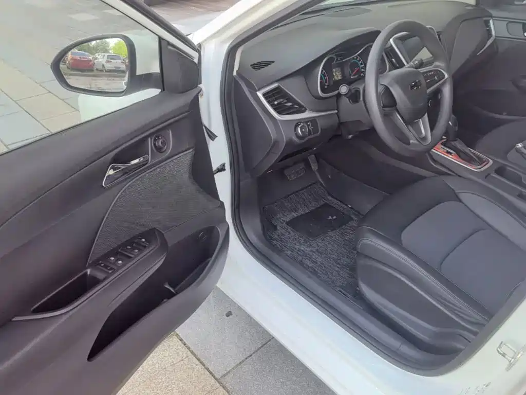 Chevrolet Cavalier 2018 — фото 16