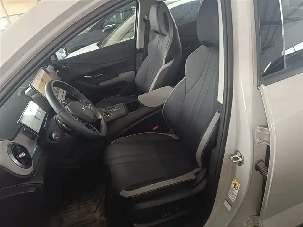 BYD Seal 05 DM-i 2025 — фото 15