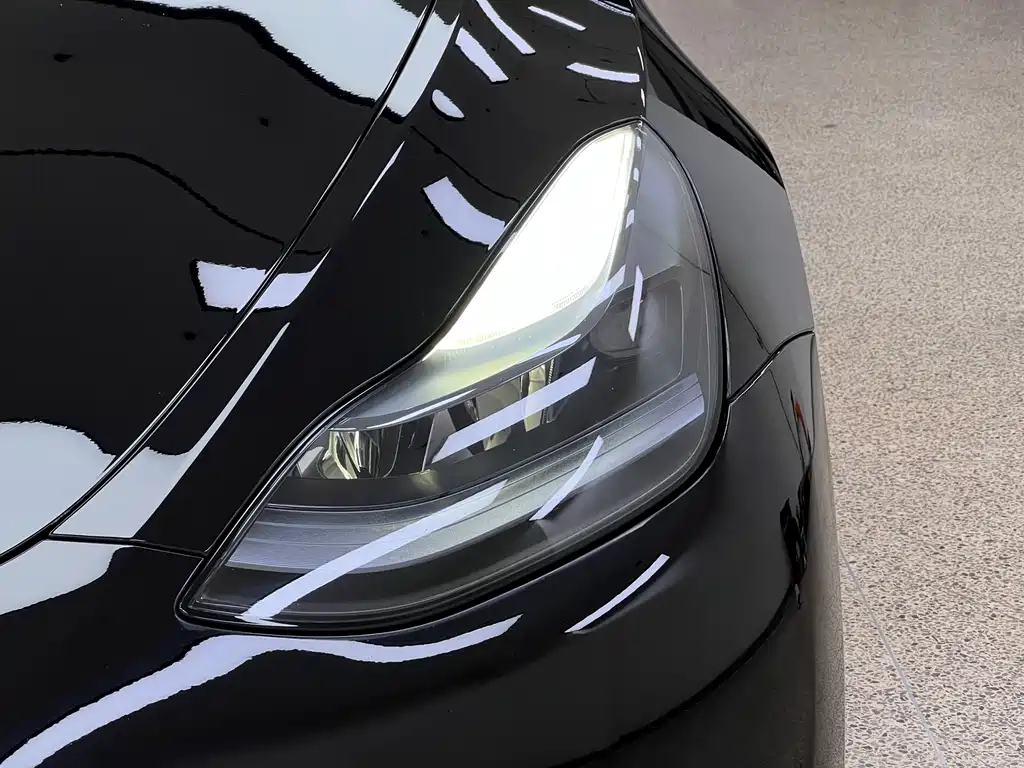 Tesla Model Y 2023 — фото 8