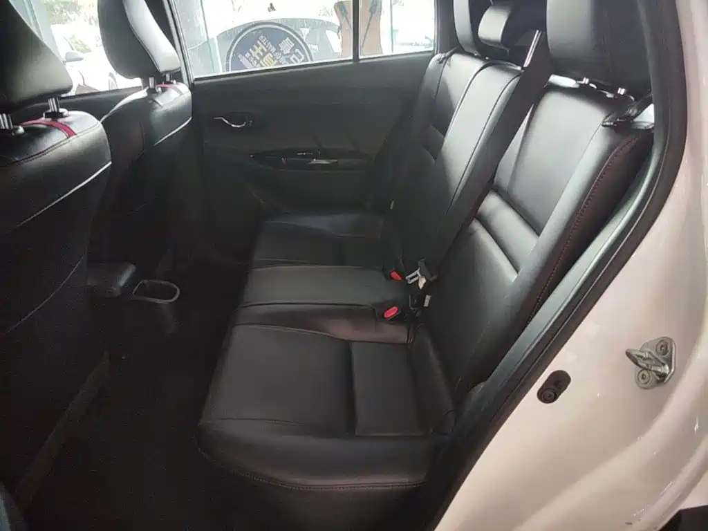 Toyota Yaris L 2022 — фото 17