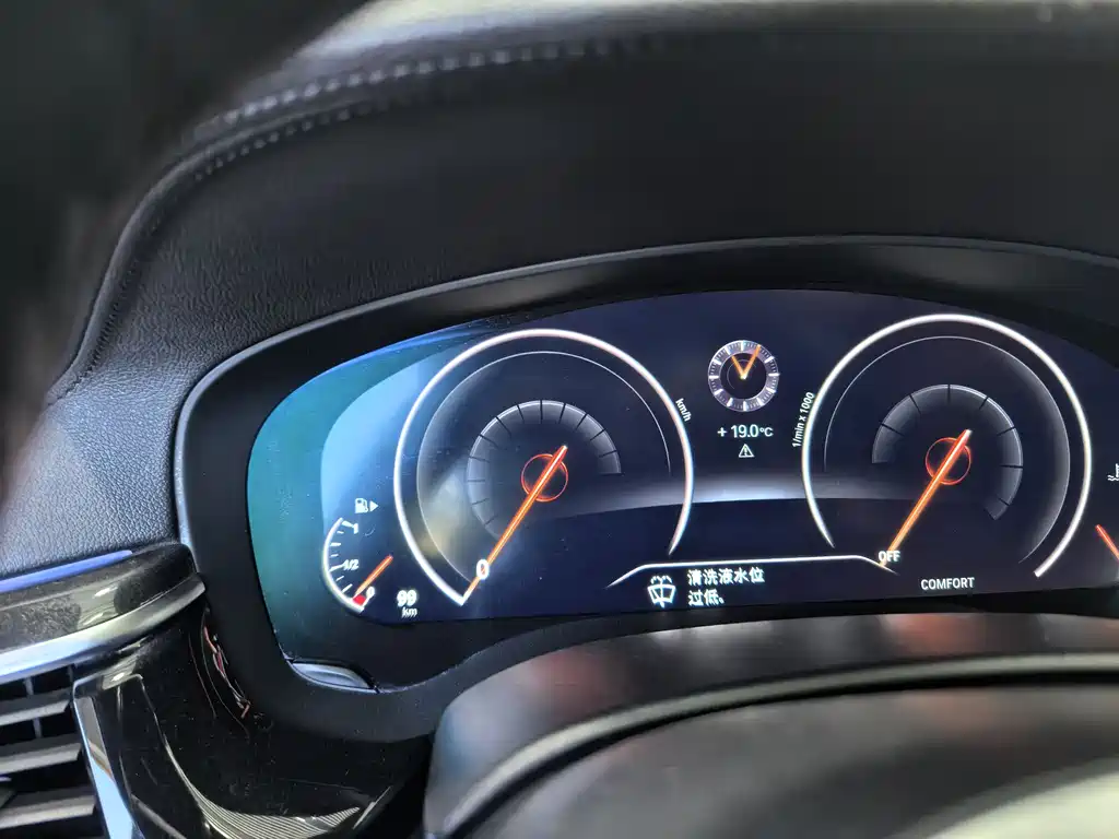 BMW 5 Series 2019 — фото 10
