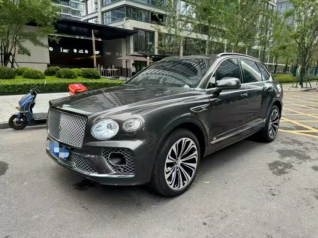Bentley Bentayga 2022 — фото 1