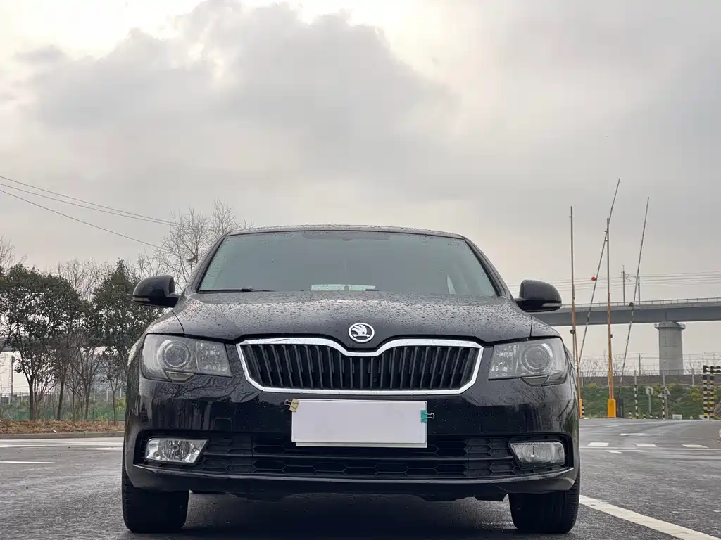 Skoda Superb 2015 — фото 2