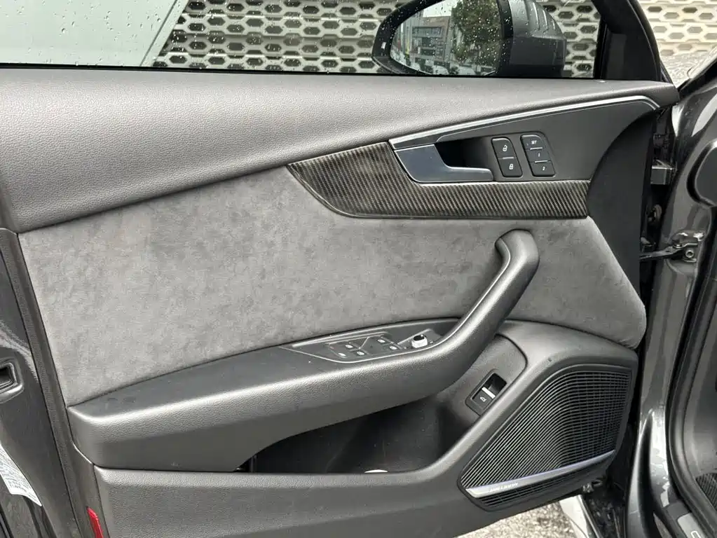 Audi A4L 2022 — фото 11