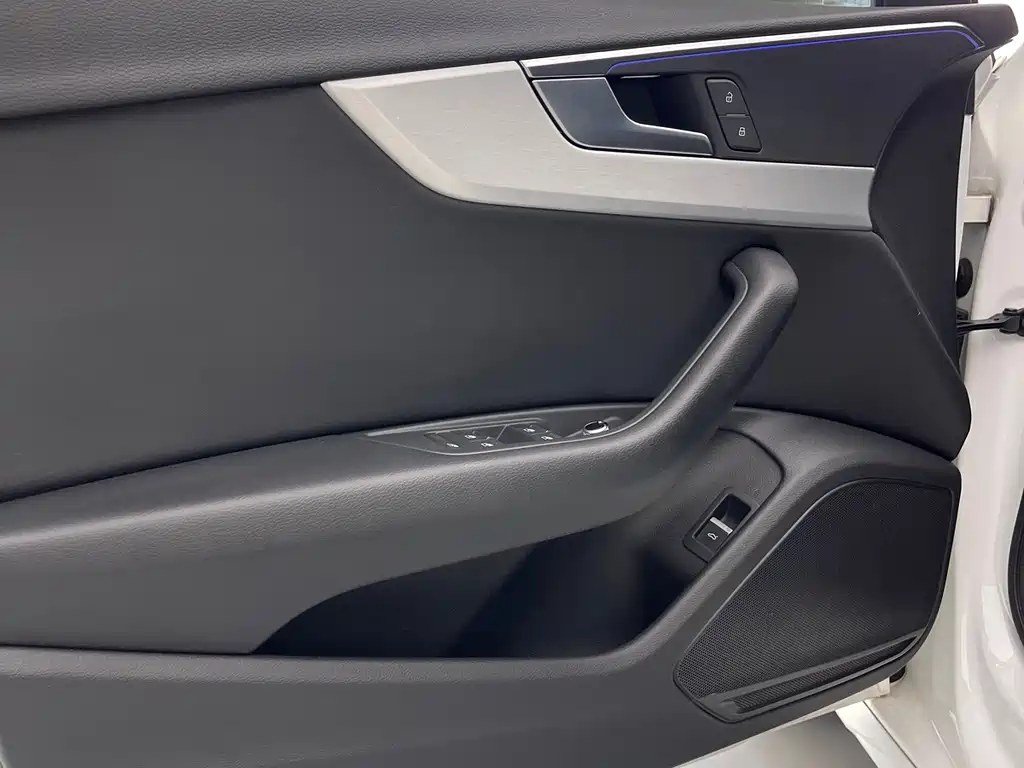 Audi A4L 2021 — фото 20