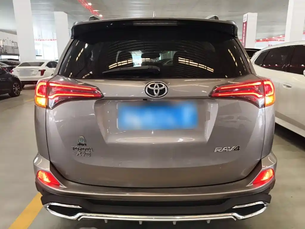 Toyota RAV4 2017 — фото 6