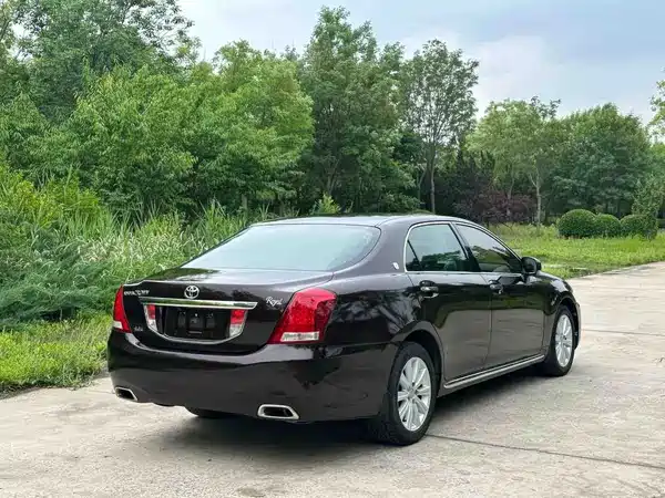Toyota Crown 2012