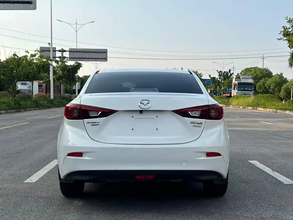 Mazda 3 Axela 2016