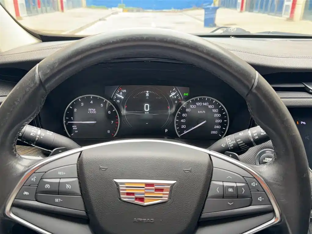 Cadillac XT5 2019 — фото 10