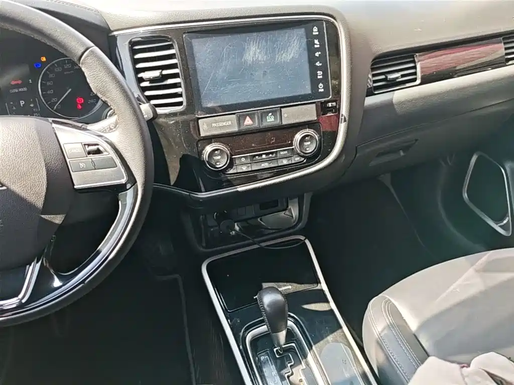 Mitsubishi Outlander 2019 — фото 13