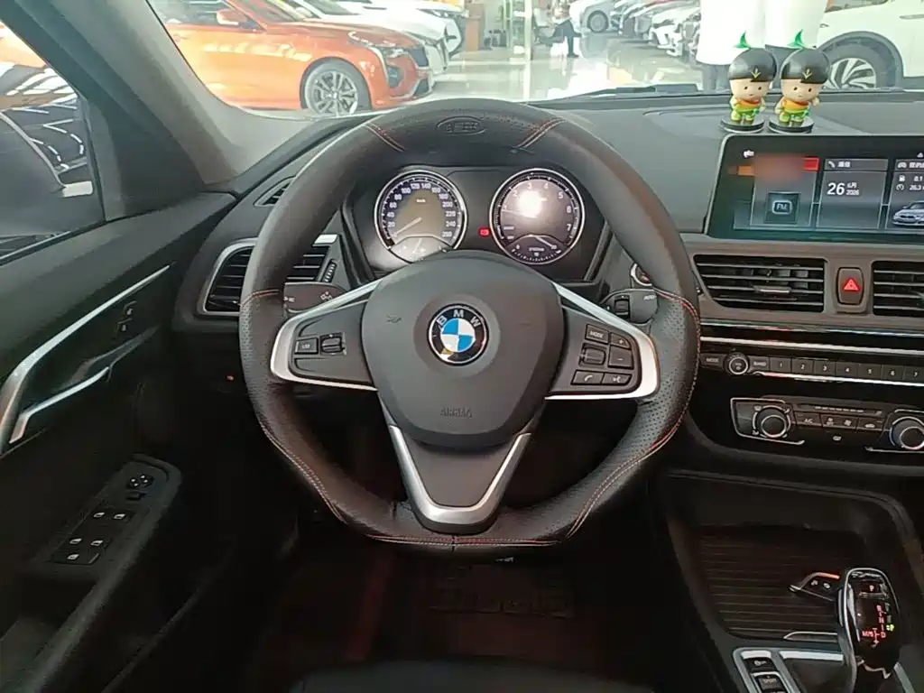 BMW 1 Series 2019 — фото 11