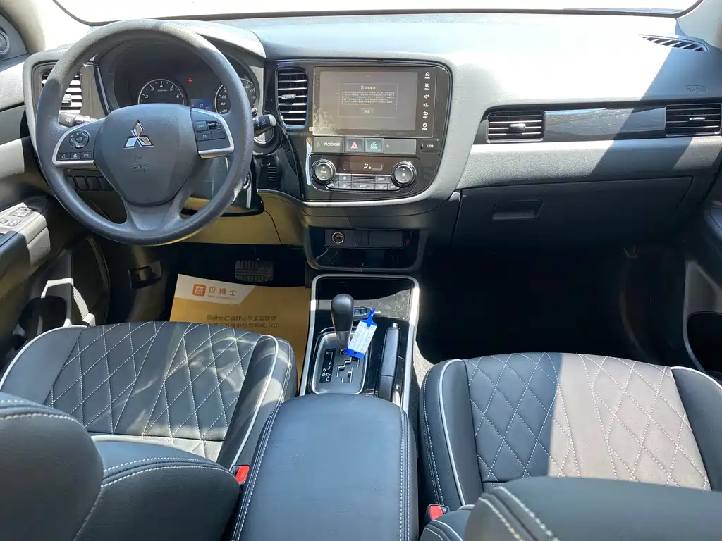 Mitsubishi Outlander 2021 — фото 11