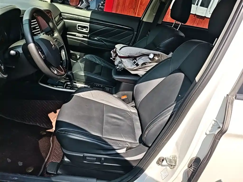 Mitsubishi Outlander 2019 — фото 15