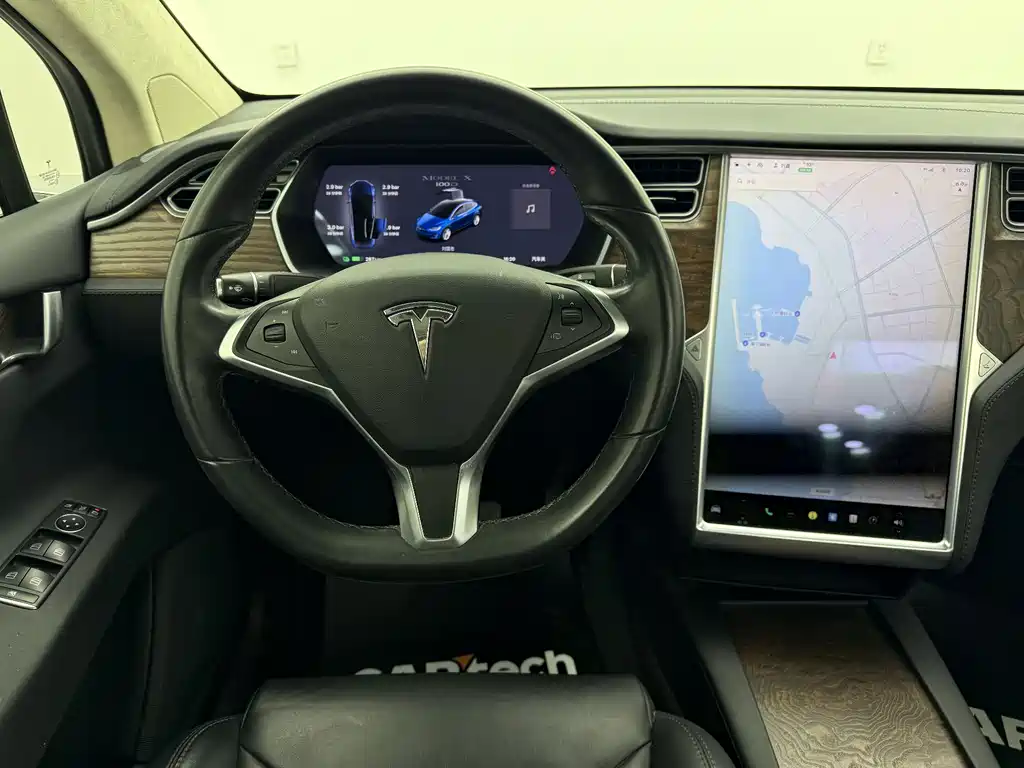 Tesla Model X 2018 — фото 20