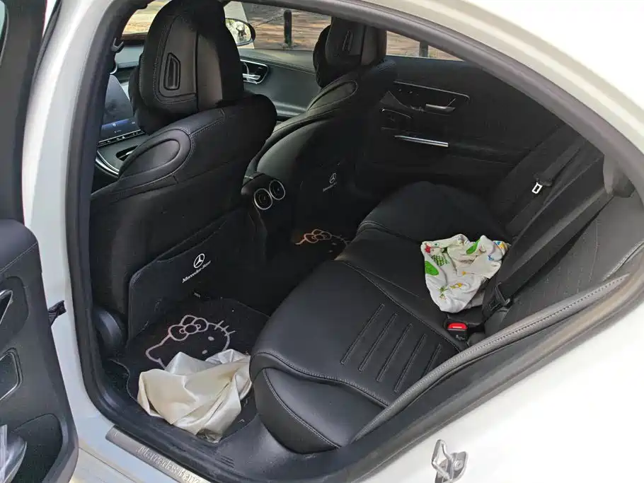 Mercedes-Benz C-Class 2025 — фото 11