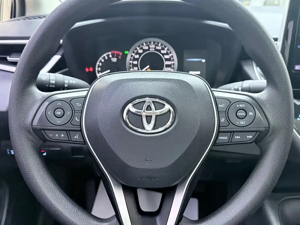 Toyota Corolla 2023 — фото 13
