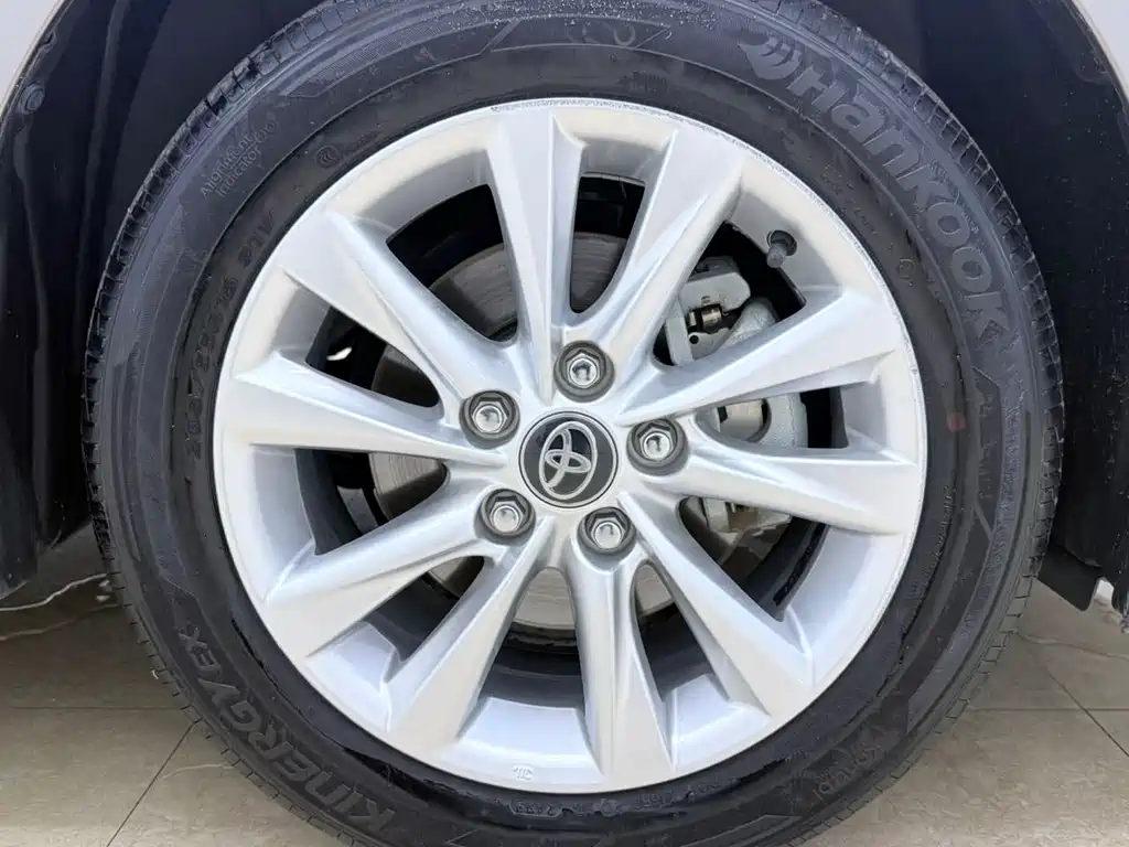 Toyota Corolla 2023 — фото 24