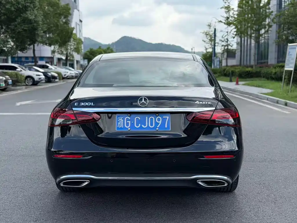 Mercedes-Benz E-Class 2022 — фото 14