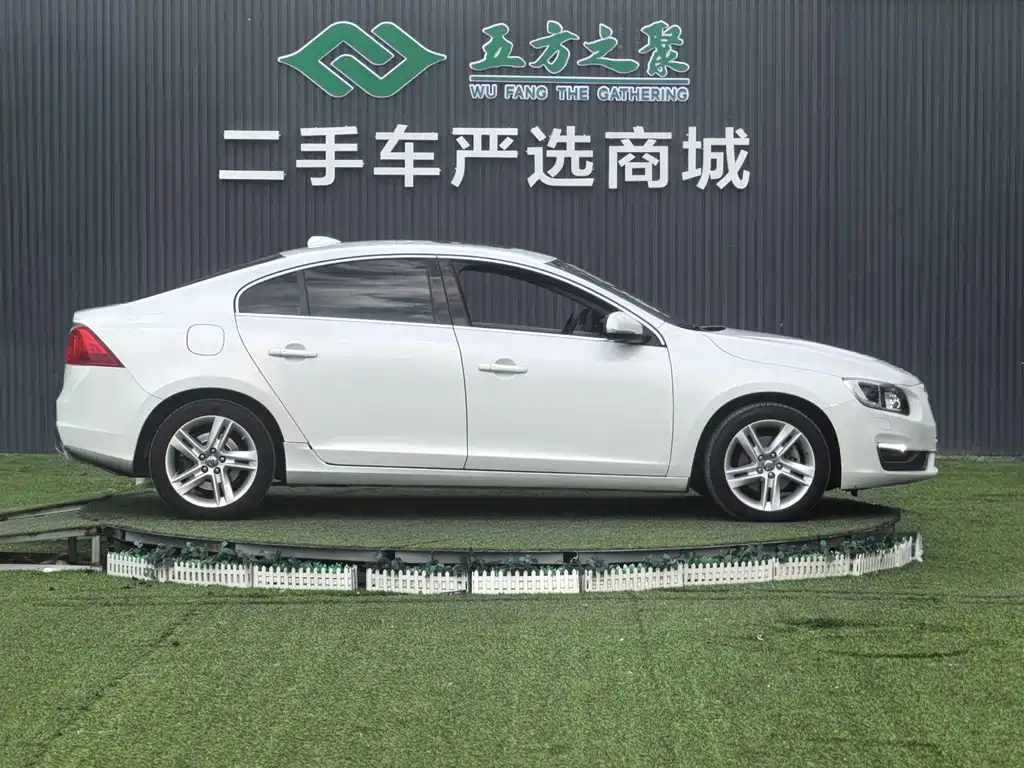 Volvo S60 2015 — фото 4