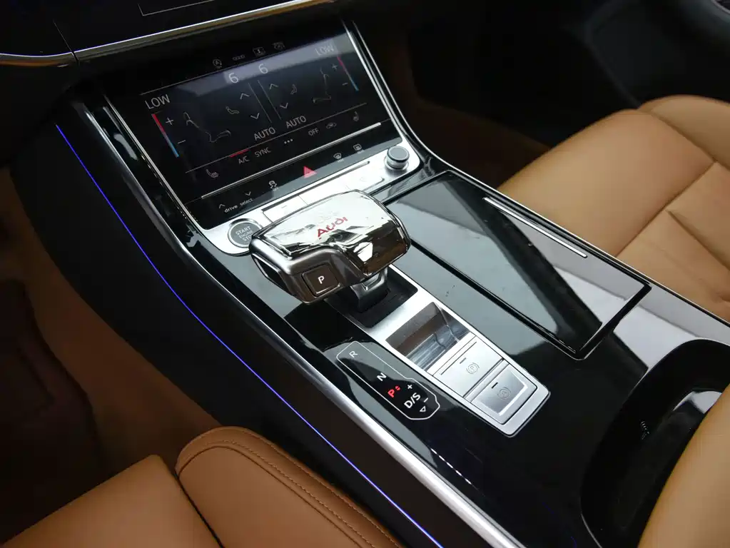 Audi A8 2025 — фото 24