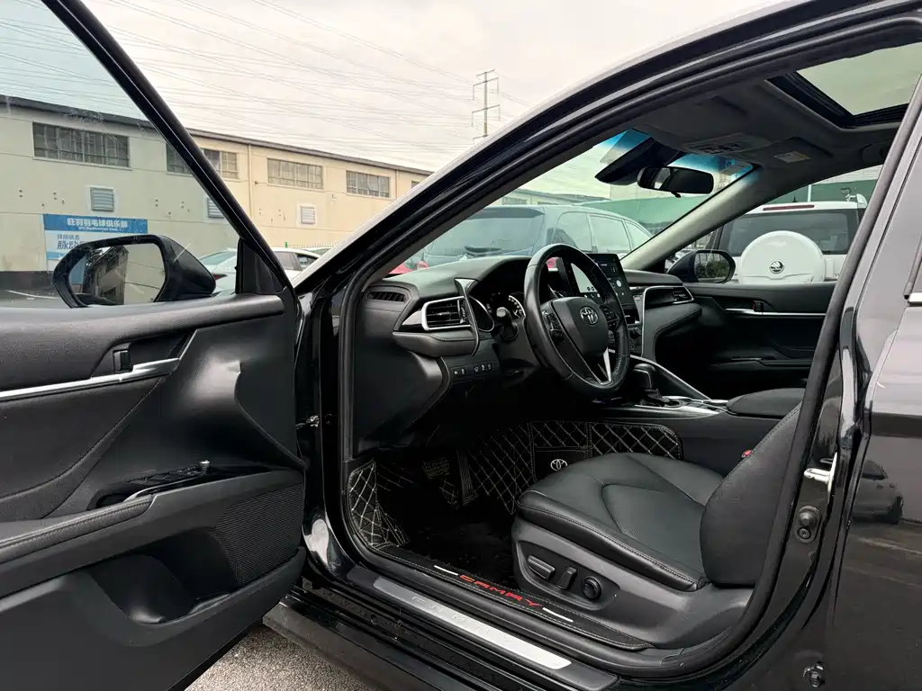 Toyota Camry 2022 — фото 18