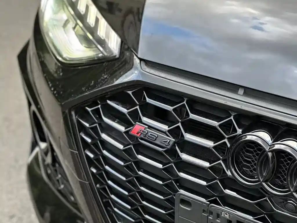 Audi RS 4 2023 — фото 11