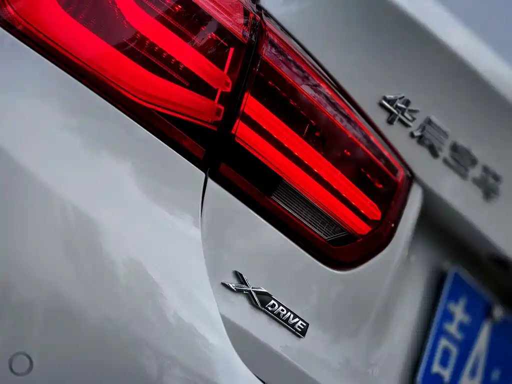 BMW 3 Series 2018 — фото 10