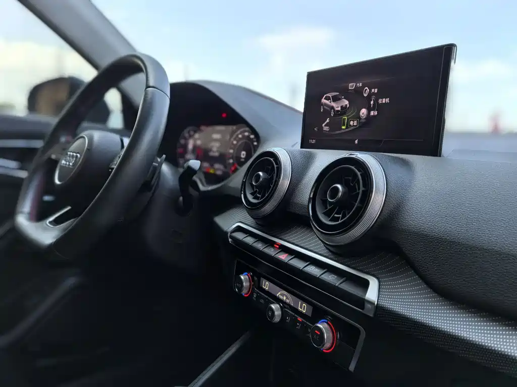 Audi Q2L 2022 — фото 20