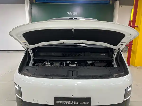 Li Auto MEGA 2025