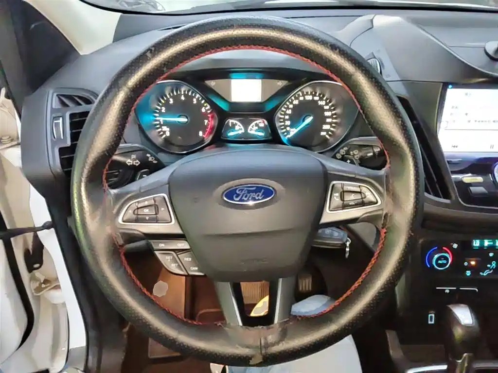 Ford Kuga 2017 — фото 11