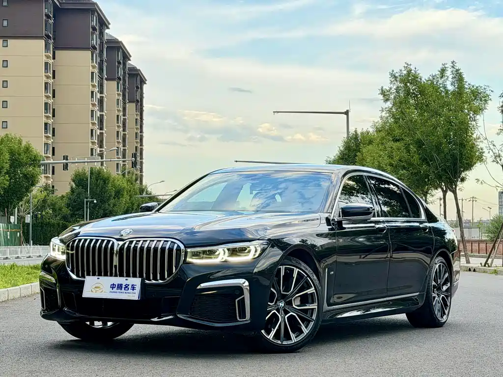 BMW 7 Series 2022 — фото 1