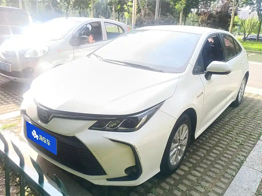 Toyota Corolla 2021 — фото 1