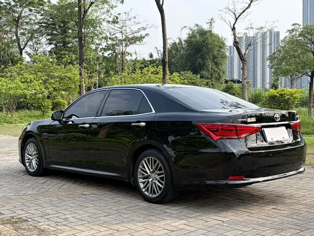 Toyota Crown 2017 — фото 6